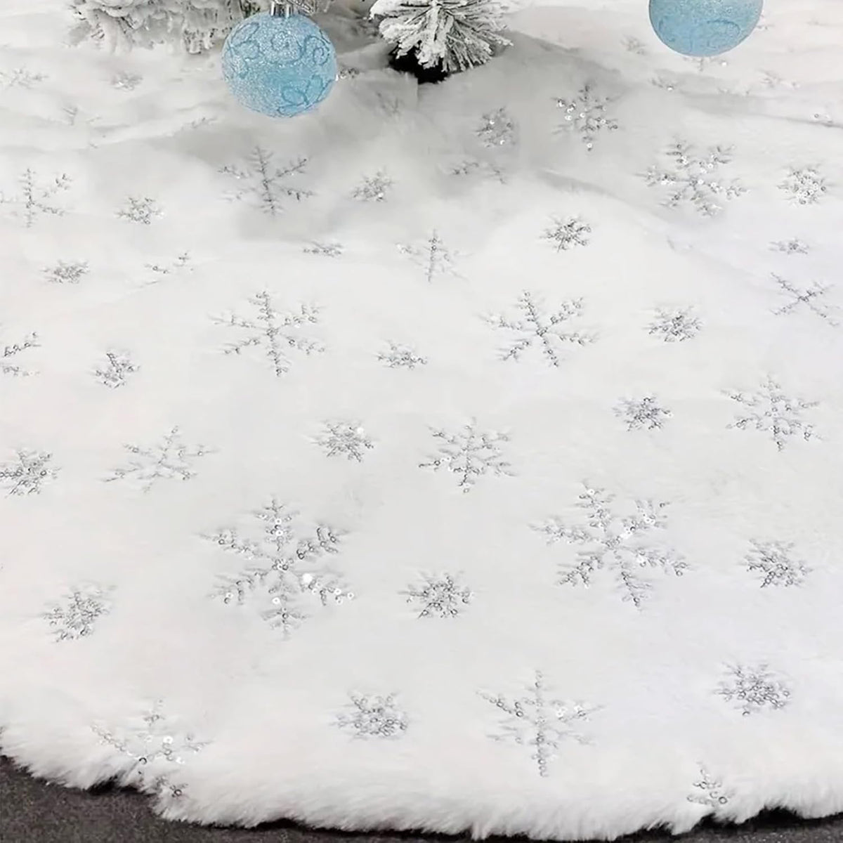 90cm White Faux Fur Christmas Tree Skirt Snowflake Design Silver Sequin Xmas Mat