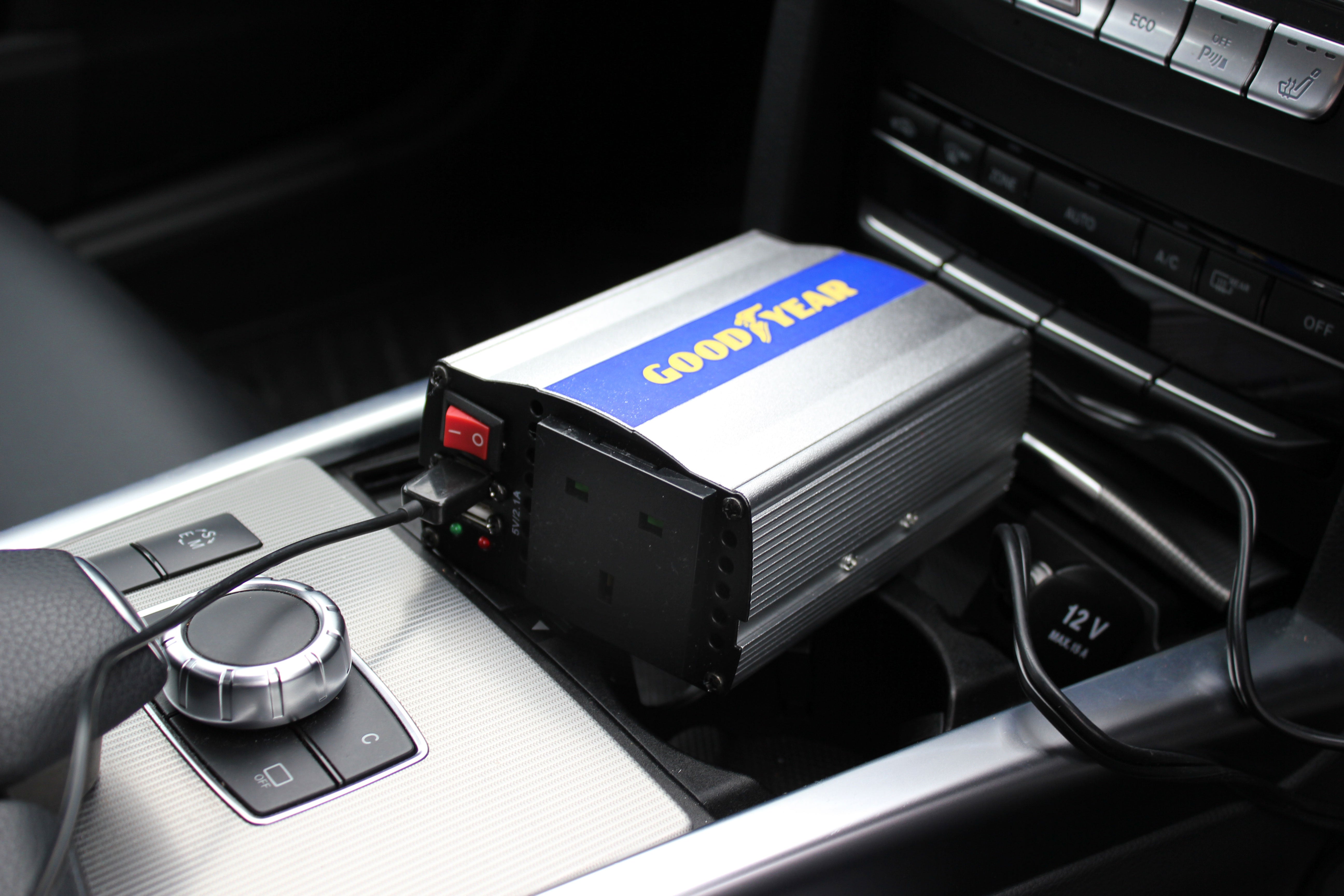 Goodyear Car Converter Power Inverter DC 12v AC 240v 3 Pin Plug 2 X USB Laptop